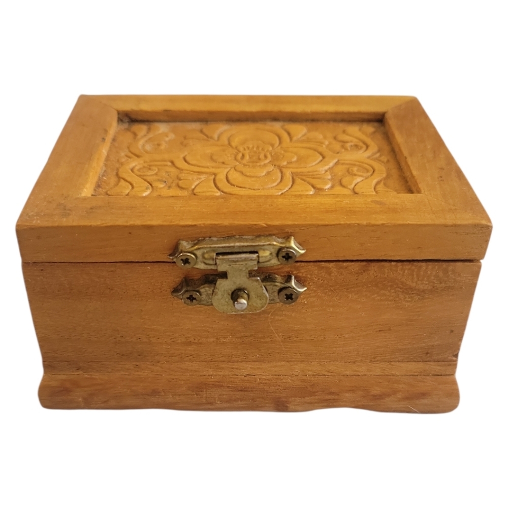 Vtg Wooden Carved Flower Floral Trinket Jewelry Box Brass Latch Hinges